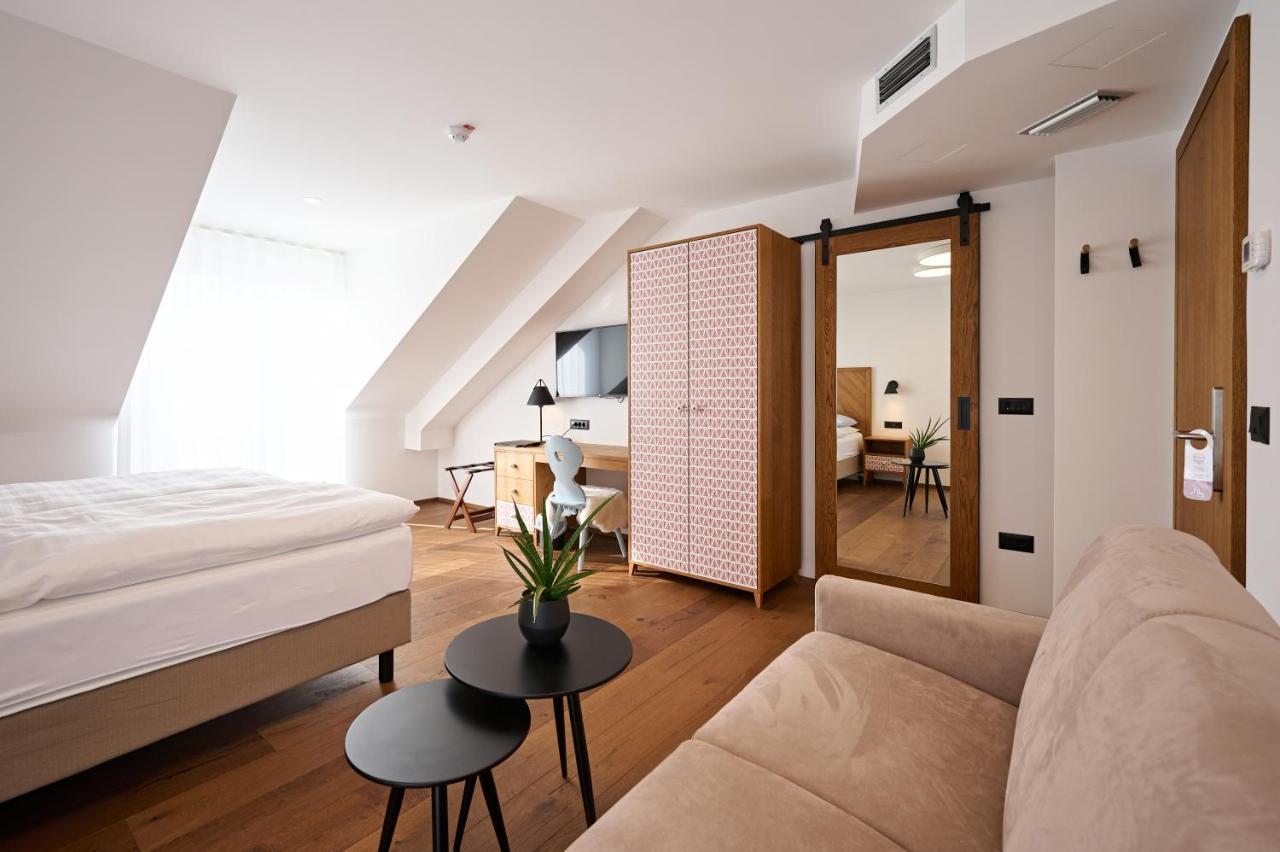 Hotel Hisa Ancka, - 3 Min To The Airport 3*