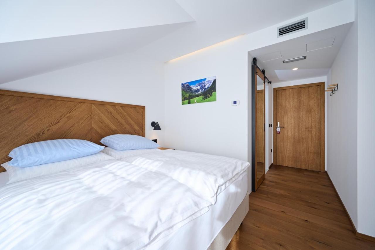 Hotel Hisa Ancka, - 3 Min To The Airport 3*