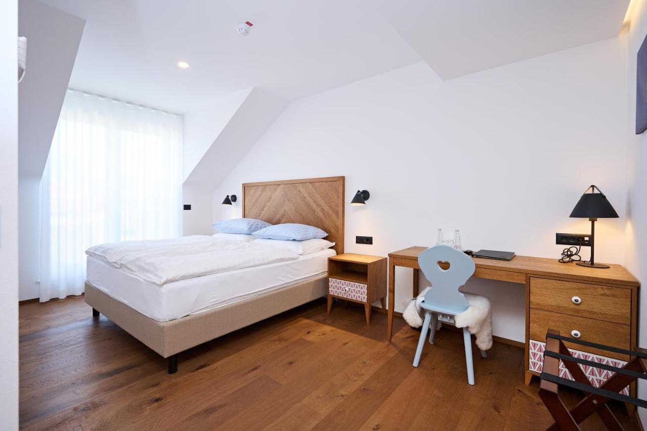 Hotel Hisa Ancka, - 3 Min To The Airport
